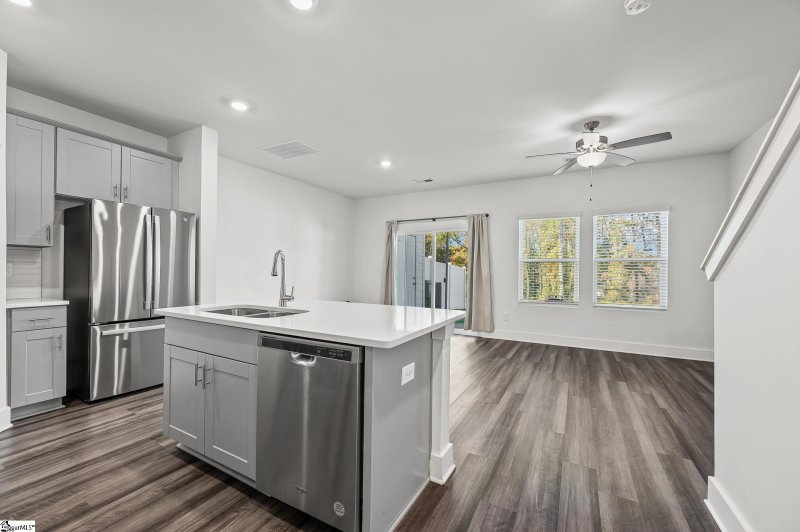 Property image 5 of 814 Thread Way in City Station Townes, Greer, SC 29651