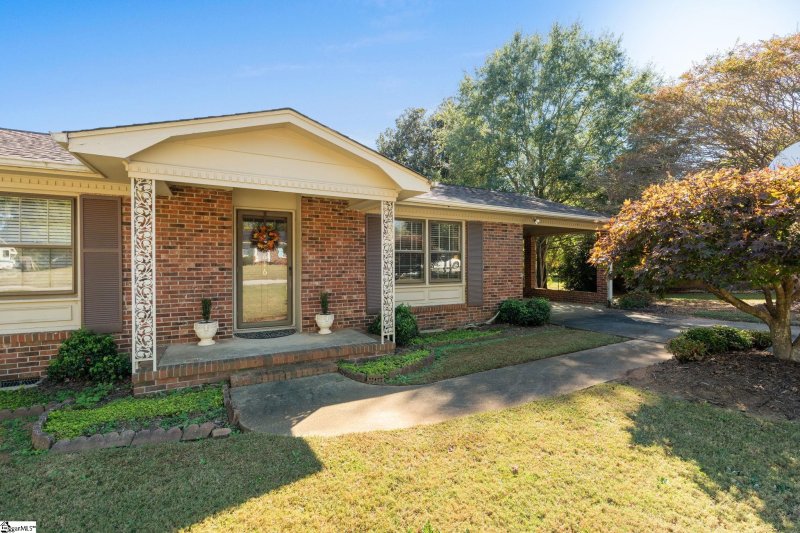 Property image 4 of 616 Heathwood Drive in Colonial Hills, Taylors, SC 29687