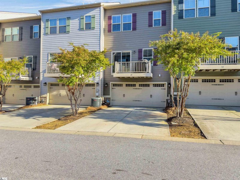 Property image 2 of 49 Itasca Drive in Highview Townes, Greenville, SC 29609