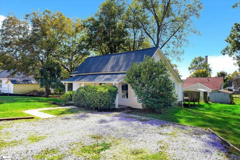 Property image 3 of 202 Barton Street in Glenwood Mill, Easley, SC 29640
