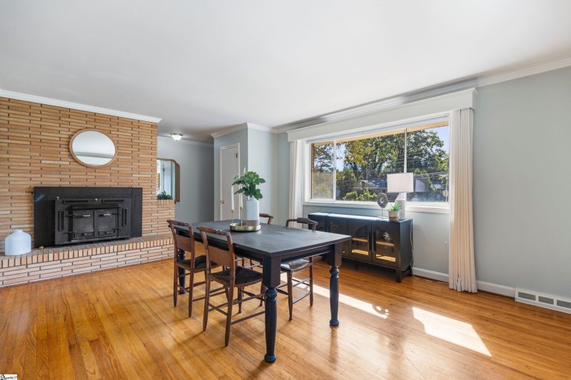 Property image 2 of 25 Forestdale Drive in Forestdale Heights, Taylors, SC 29687