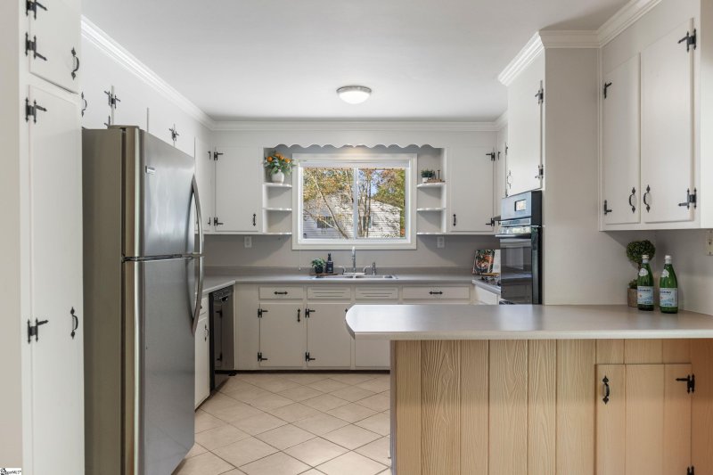 Property image 3 of 25 Forestdale Drive in Forestdale Heights, Taylors, SC 29687