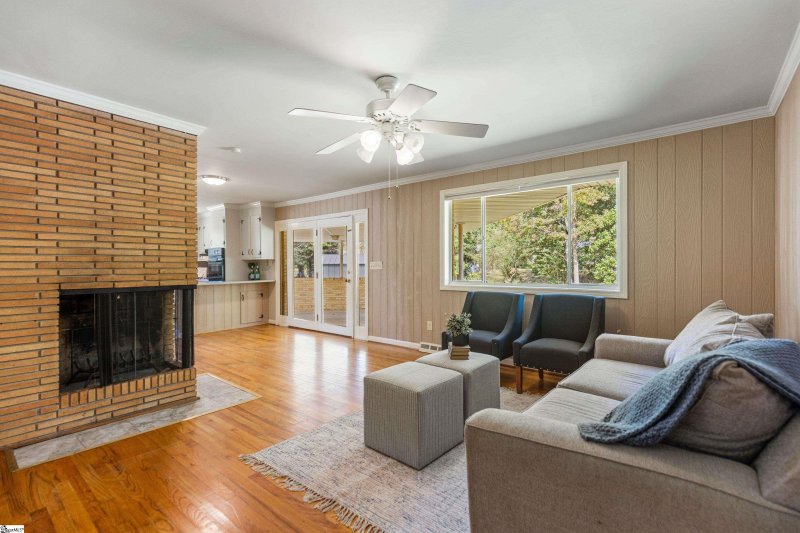 Property image 4 of 25 Forestdale Drive in Forestdale Heights, Taylors, SC 29687