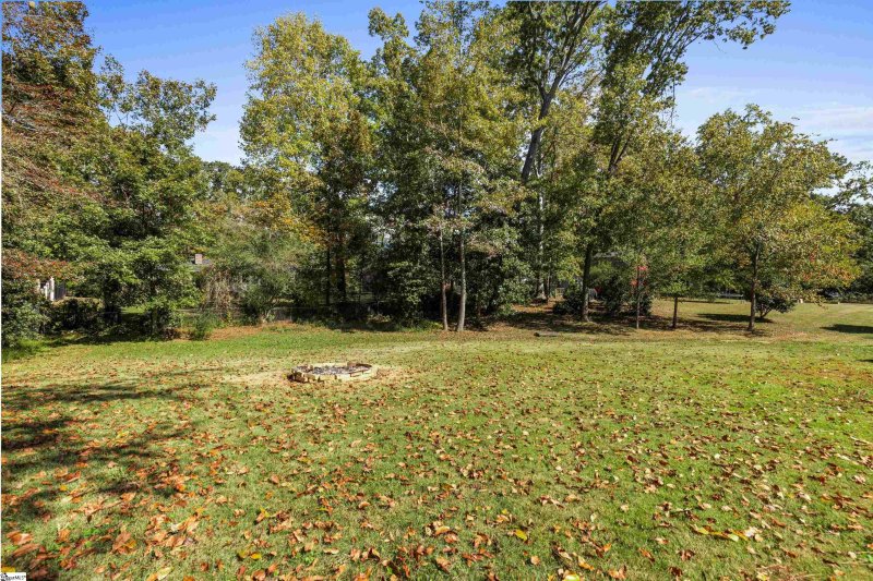 Property image 5 of 25 Forestdale Drive in Forestdale Heights, Taylors, SC 29687