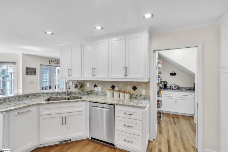 Property image 3 of 208 Autumn Road in Sugar Creek, Greer, SC 29650