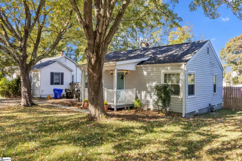 Property image 2 of 106 Brookdale Avenue in Fair Heights, Greenville, SC 29607