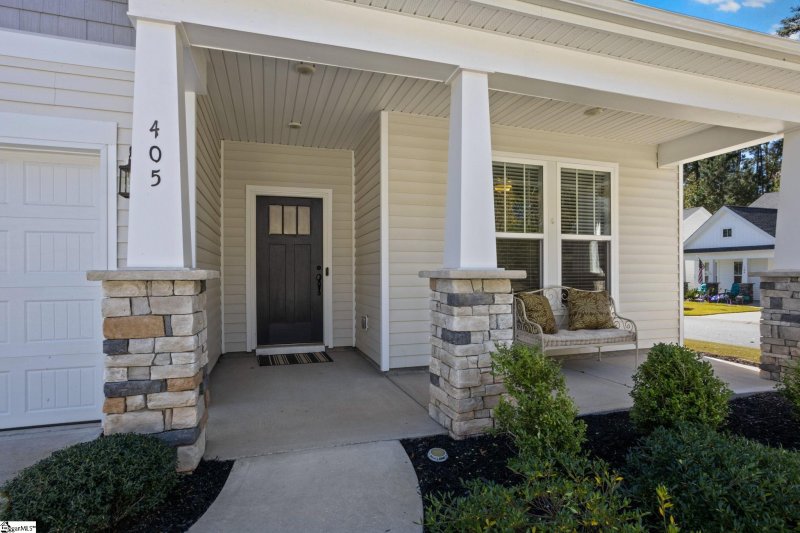 Property image 3 of 405 Kelby Street in Glenview Park, Travelers Rest, SC 29690