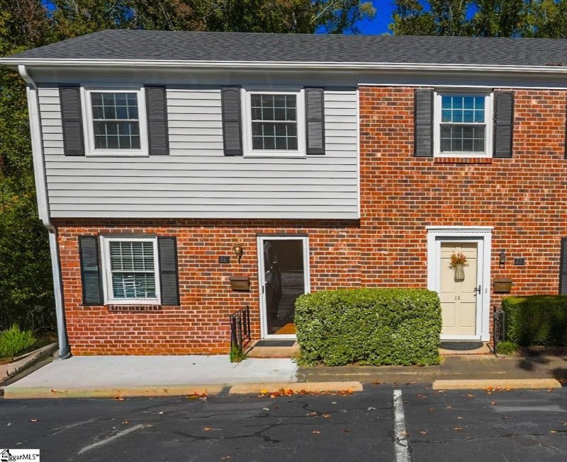 Property image 3 of 815 Edwards Road in Williamsburg, Greenville, SC 29615