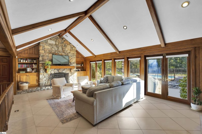 Property image 3 of 102 Graystone Road in Watson Orchard, Greenville, SC 29615