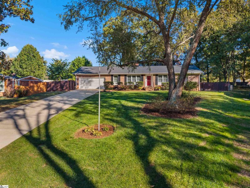 Property image 2 of 611 Great Glen Court in Del Norte, Greenville, SC 29615