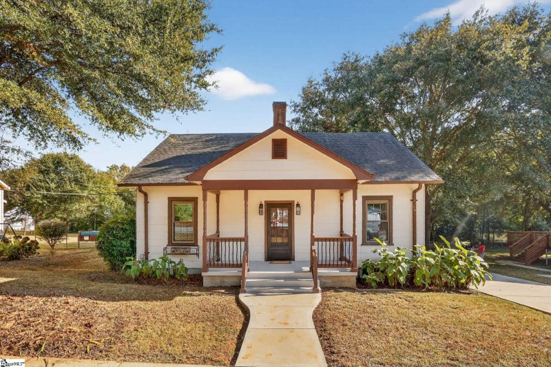 Property image 2 at 107 Edwards Street, Simpsonville, SC 29681-0000