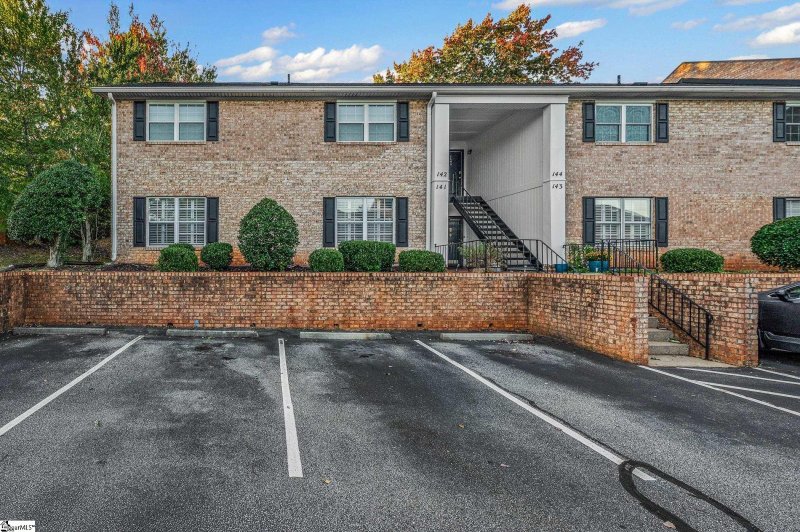Property image 2 of 925 Cleveland Street in Riverbend Condos, Greenville, SC 29601