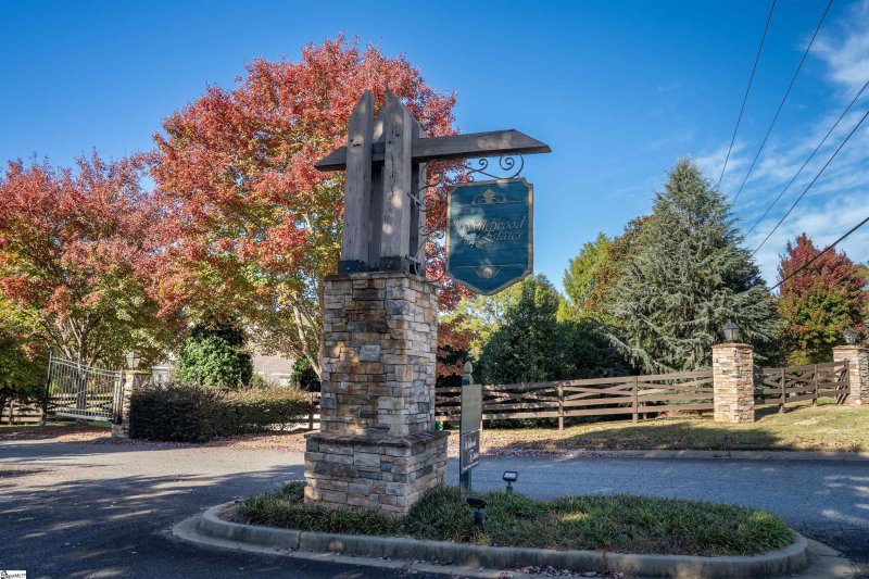 Property image 2 at 314 Bouldercrest Court, Spartanburg, SC 29301