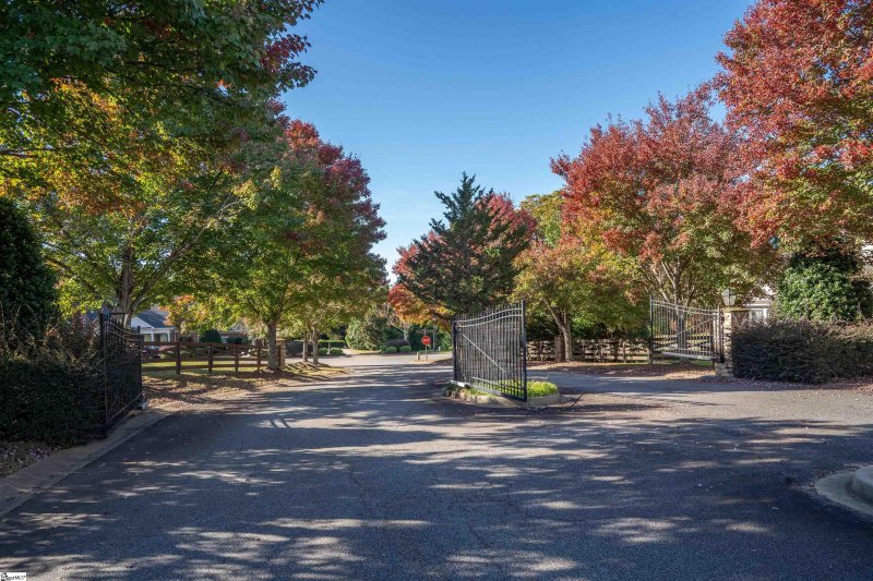 Property image 3 at 314 Bouldercrest Court, Spartanburg, SC 29301