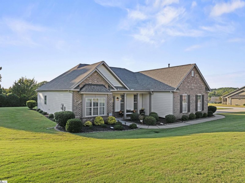 Property image 3 of 1003 Hillcrest Court in Sterling Meadow, Anderson, SC 29621