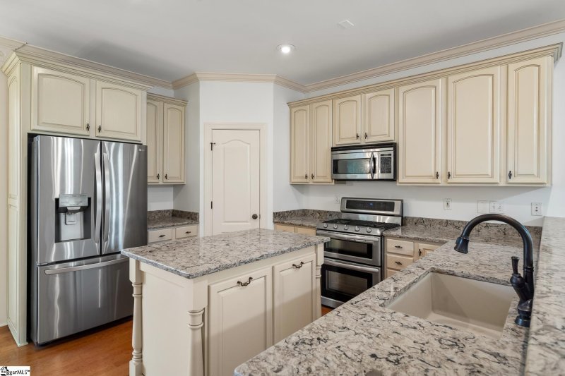 Property image 5 of 216 Asheton Lakes Way in Asheton Lakes, Simpsonville, SC 29681