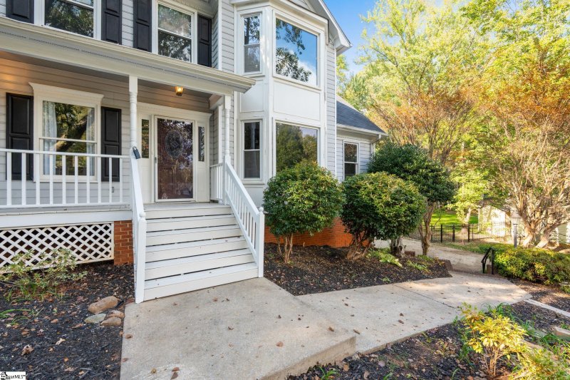 Property image 5 of 28 Bernwood Drive in Pebble Valley, Taylors, SC 29687