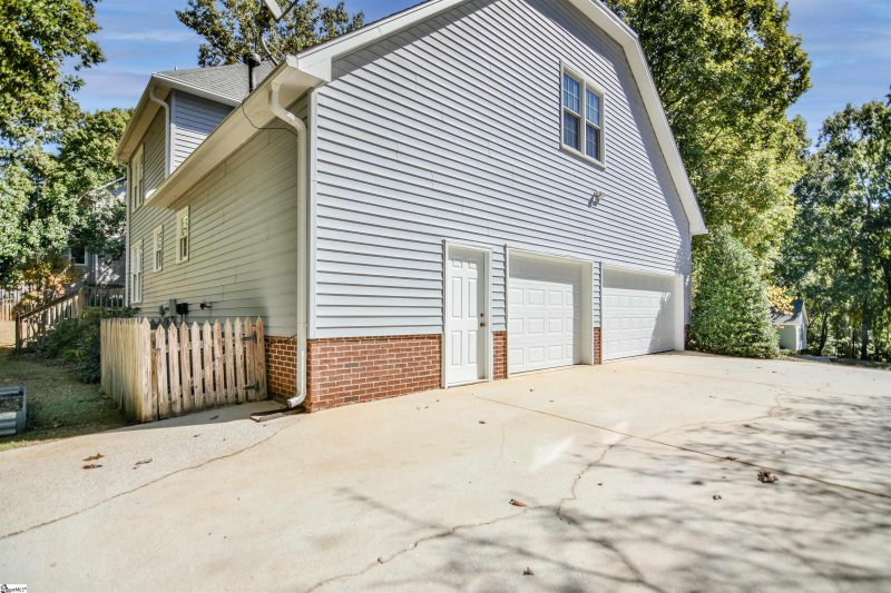 Property image 4 of 104 Deer Spring Lane in Neely Farm, Simpsonville, SC 29680