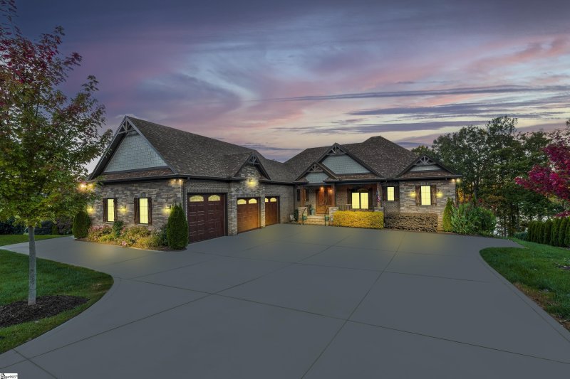 Woodfin Ridge, Inman community