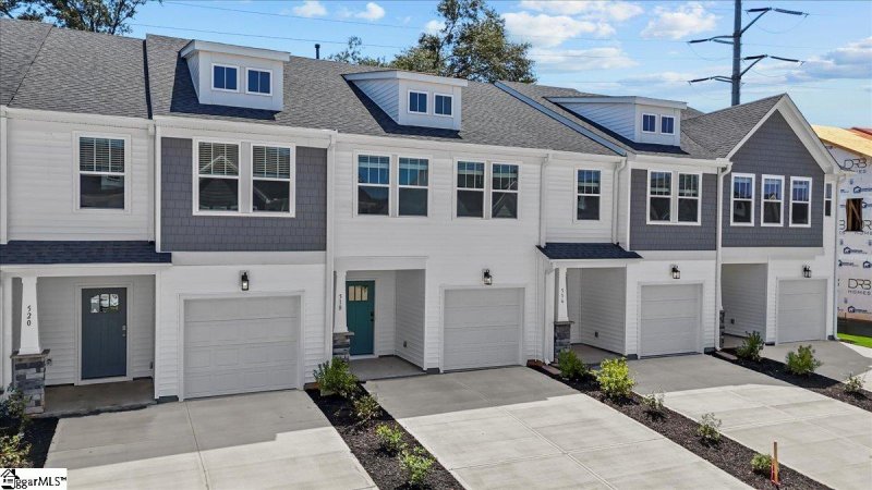 Property image 2 of 518 Harebell Way in Hickory Heights, Greenville, SC 29617