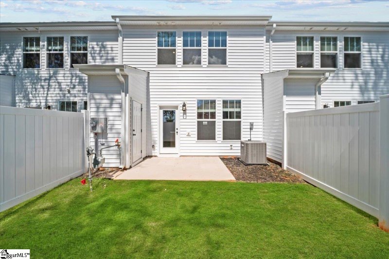 Property image 3 of 518 Harebell Way in Hickory Heights, Greenville, SC 29617