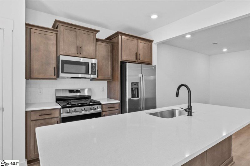 Property image 5 of 518 Harebell Way in Hickory Heights, Greenville, SC 29617