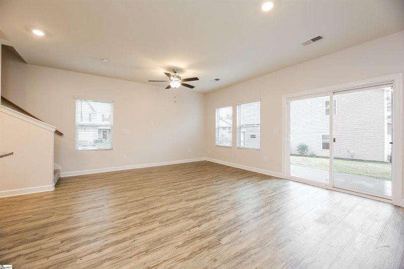 Property image 3 of 129 Telford Drive in Foxcroft Townes, Greenville, SC 29617