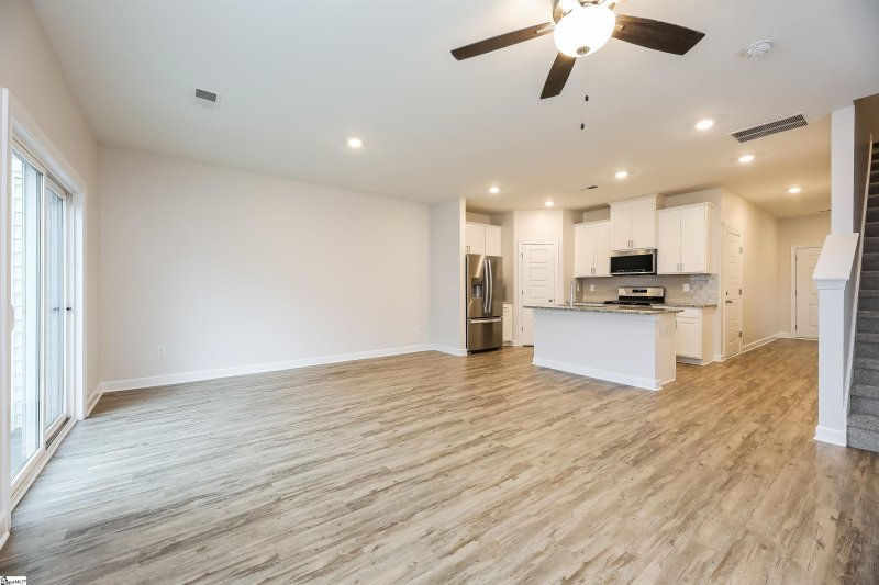 Property image 4 of 129 Telford Drive in Foxcroft Townes, Greenville, SC 29617