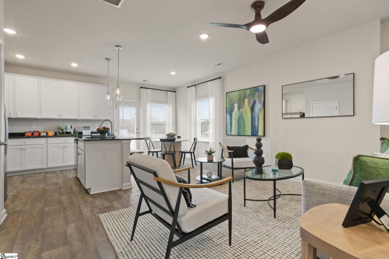 Property image 3 of 305 Heswall Court in Parkside Heights, Greenville, SC 29605