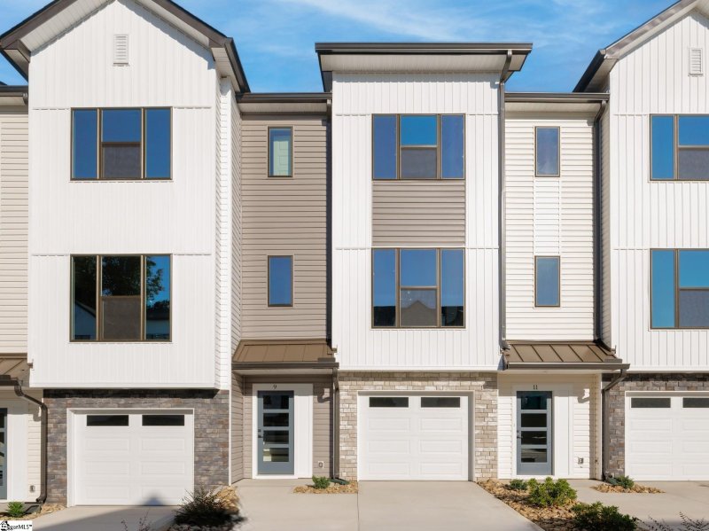 Holly View, Greenville Community