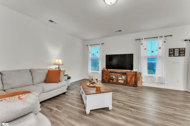 Property image 5 of 541 Pollyanna Drive in Harrington, Greenville, SC 29605