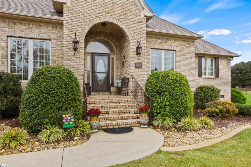 Property image 2 of 409 Wickham Way in Turtle Creek, Boiling Springs, SC 29316