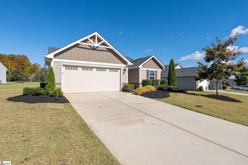 Property image 2 at 105 Fairmeadow Way, Greenville, SC 29617