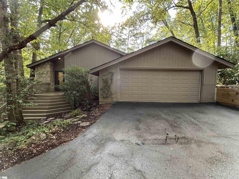 Property image 2 of 434 Henderson Road in Gower Estates, Greenville, SC 29607