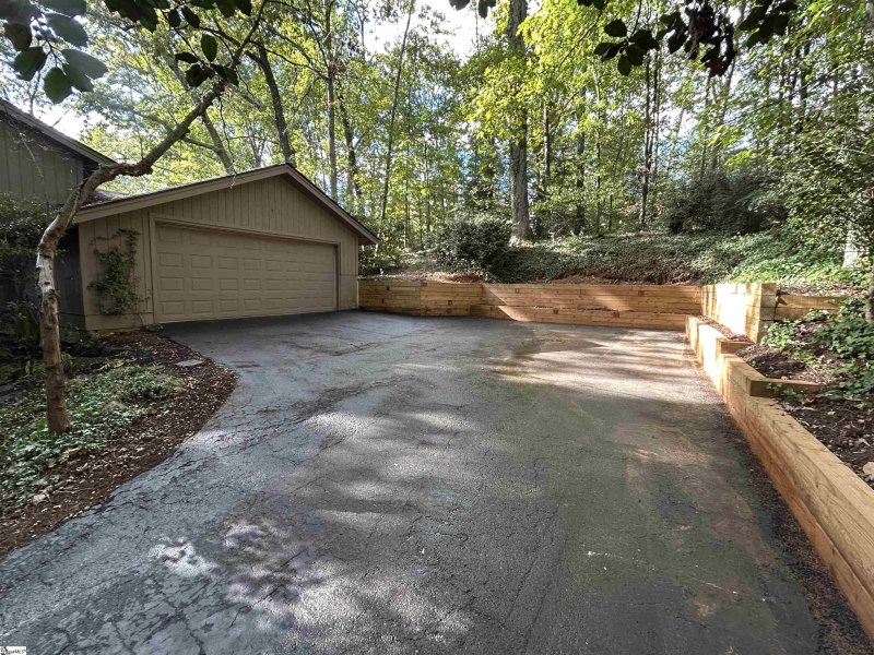 Property image 3 of 434 Henderson Road in Gower Estates, Greenville, SC 29607