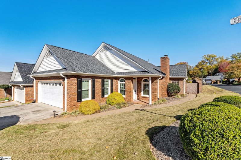 Property image 2 at 2 Greenview Drive, Greenville, SC 29609