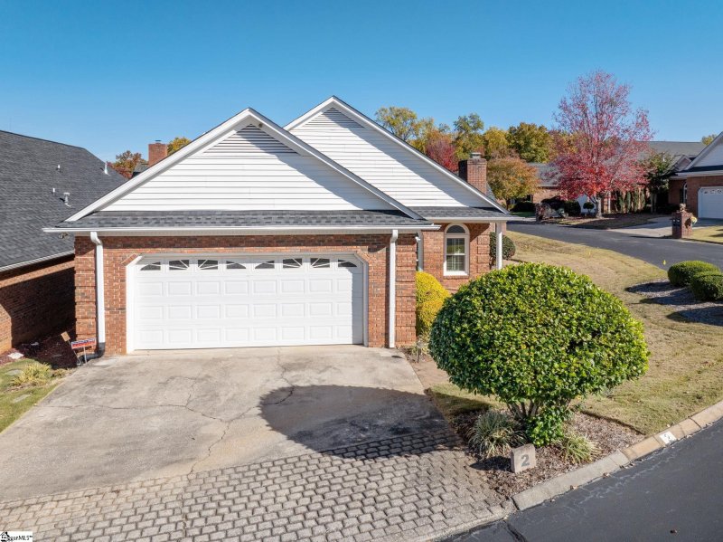 Property image 3 at 2 Greenview Drive, Greenville, SC 29609