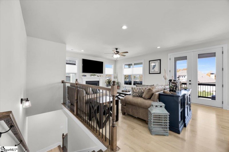 Property image 3 of 518 Coolwater Drive in Stillwaters of Lake Robinson, Taylors, SC 29687