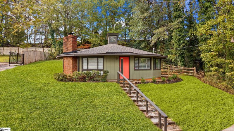 Property image 2 of 112 Scarlett Street in Sherwood Forest, Greenville, SC 29607