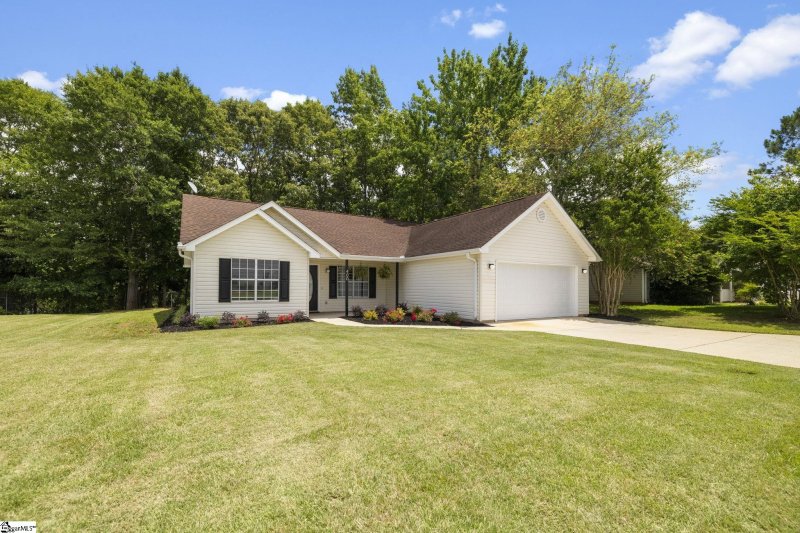 Property image 3 of 400 Hill Lane in Hill Place, Mauldin, SC 29662