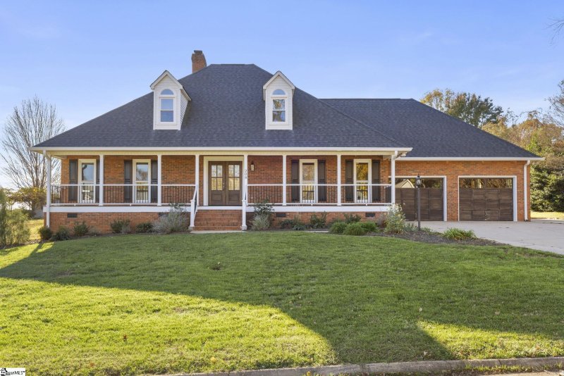 Glen Laurel, Easley Community