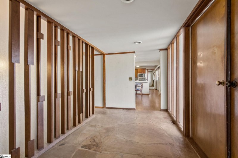 Property image 3 at 102 Stonehaven Drive, Greenville, SC 29607