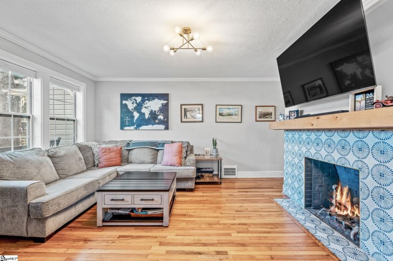 Property image 5 of 513 Summit Drive in North Main, Greenville, SC 29609