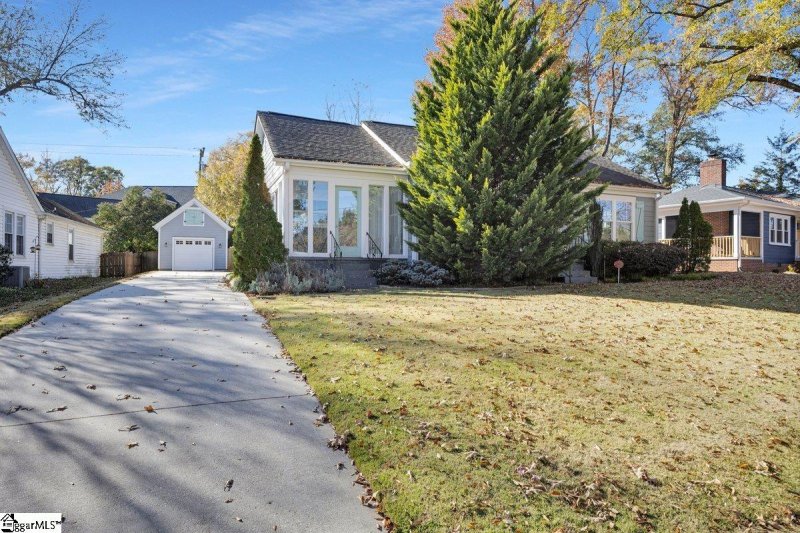 Property image 2 of 10 N Avondale Drive in North Main, Greenville, SC 29609