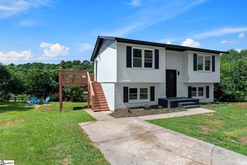 Whispering Pines, Easley Community