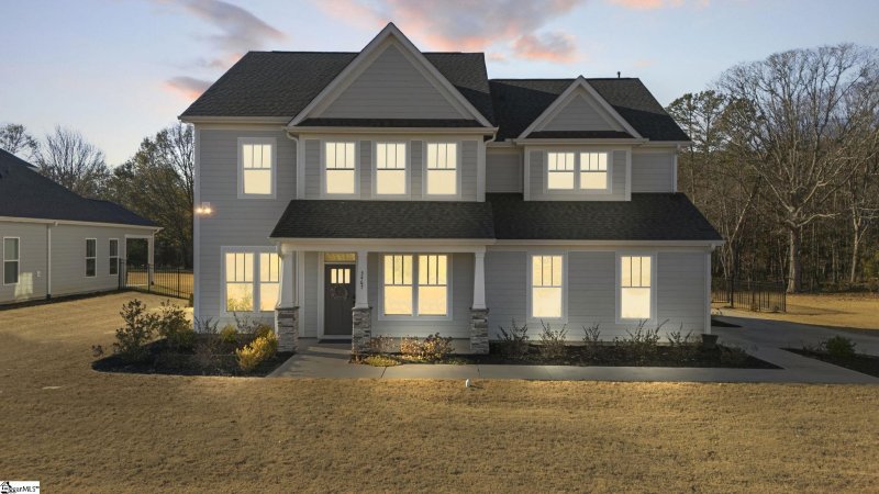 Chastain Ridge, Central Community