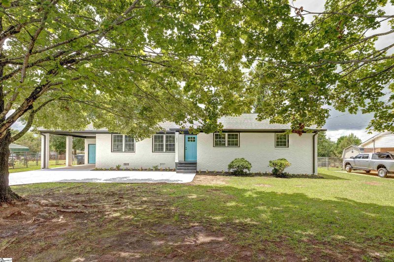 Holiday Acres, Laurens community