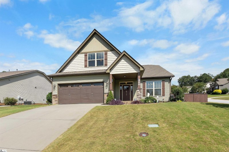 Edgebrook, Travelers Rest community