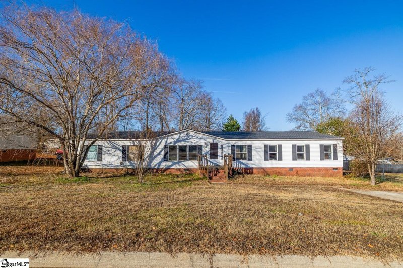 Walnut Crest, Fountain Inn community