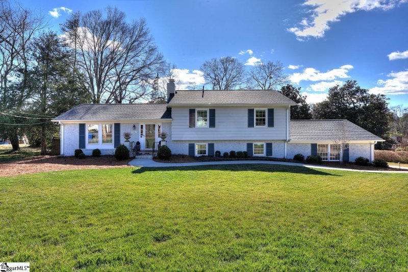 Botany Woods, Greenville community